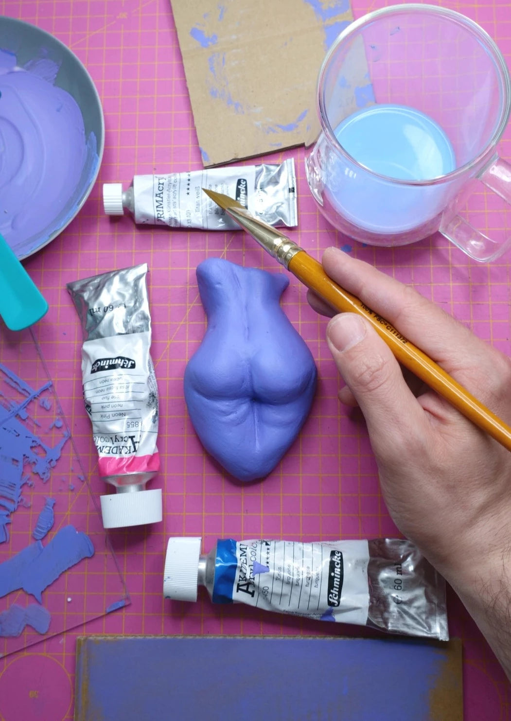 "Butt Sculptures - Painting Plaster Figurines" Workshop with Tobias in Cologne, Germany