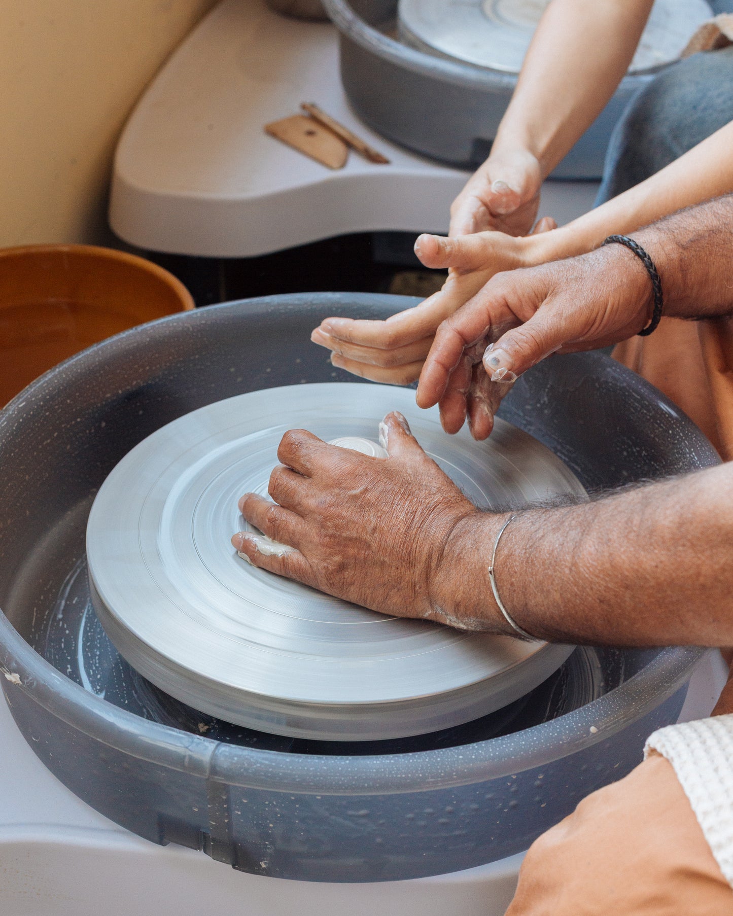 Ceramic Workshop "Full Pottery Experience" with Paula in Caldas da Rainha, Portugal, by subcultours