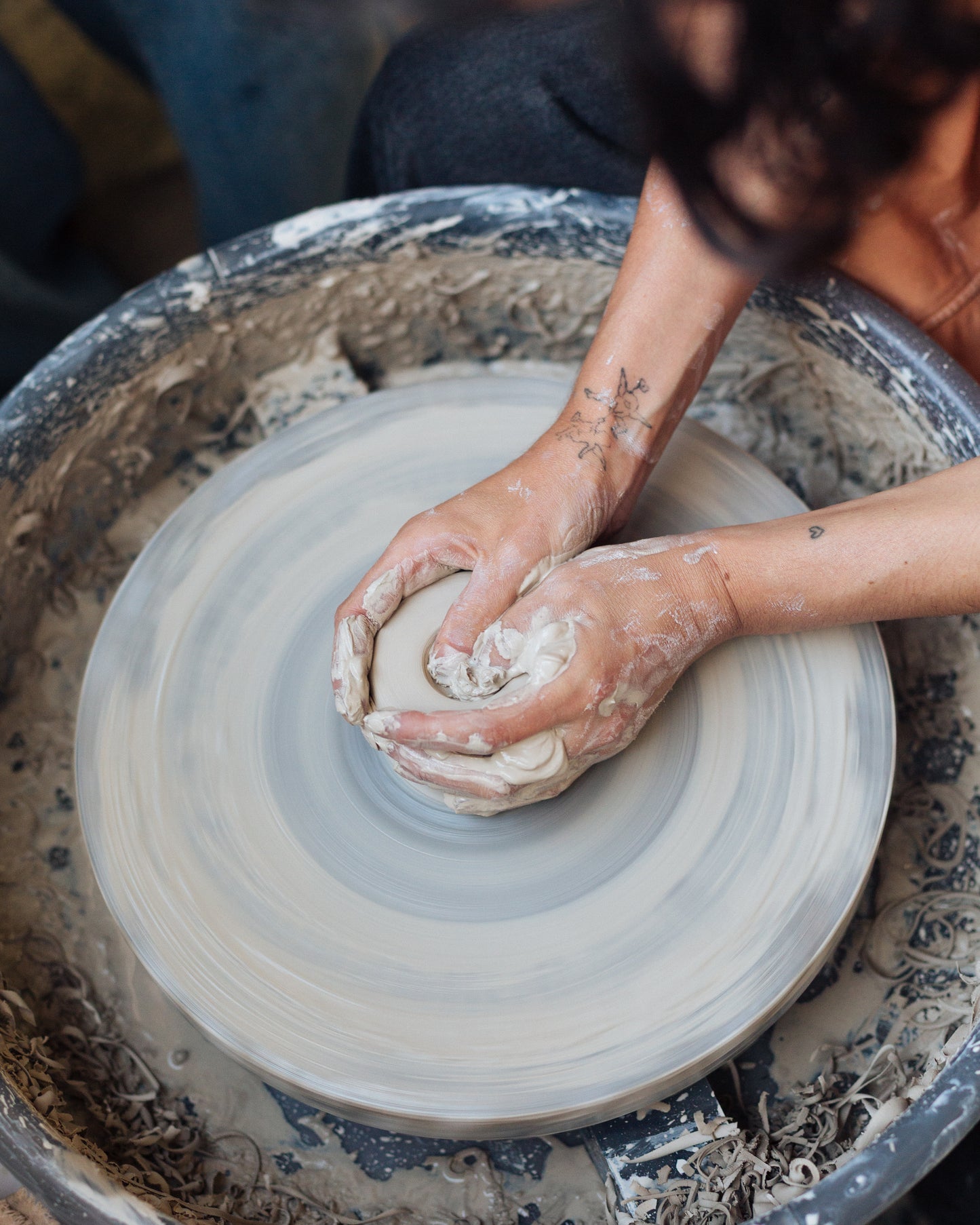 Ceramic Workshop "Full Pottery Experience" with Paula in Caldas da Rainha, Portugal, by subcultours