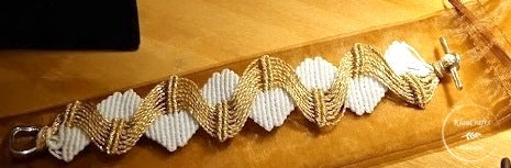 "Elegance" Macramé Armband von Cláudia Almeida