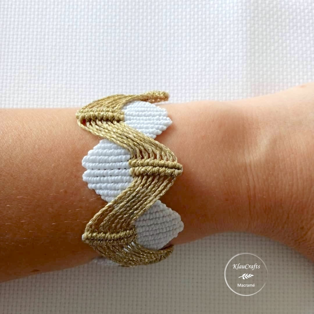 "Elegance" Macramé Armband von Cláudia Almeida