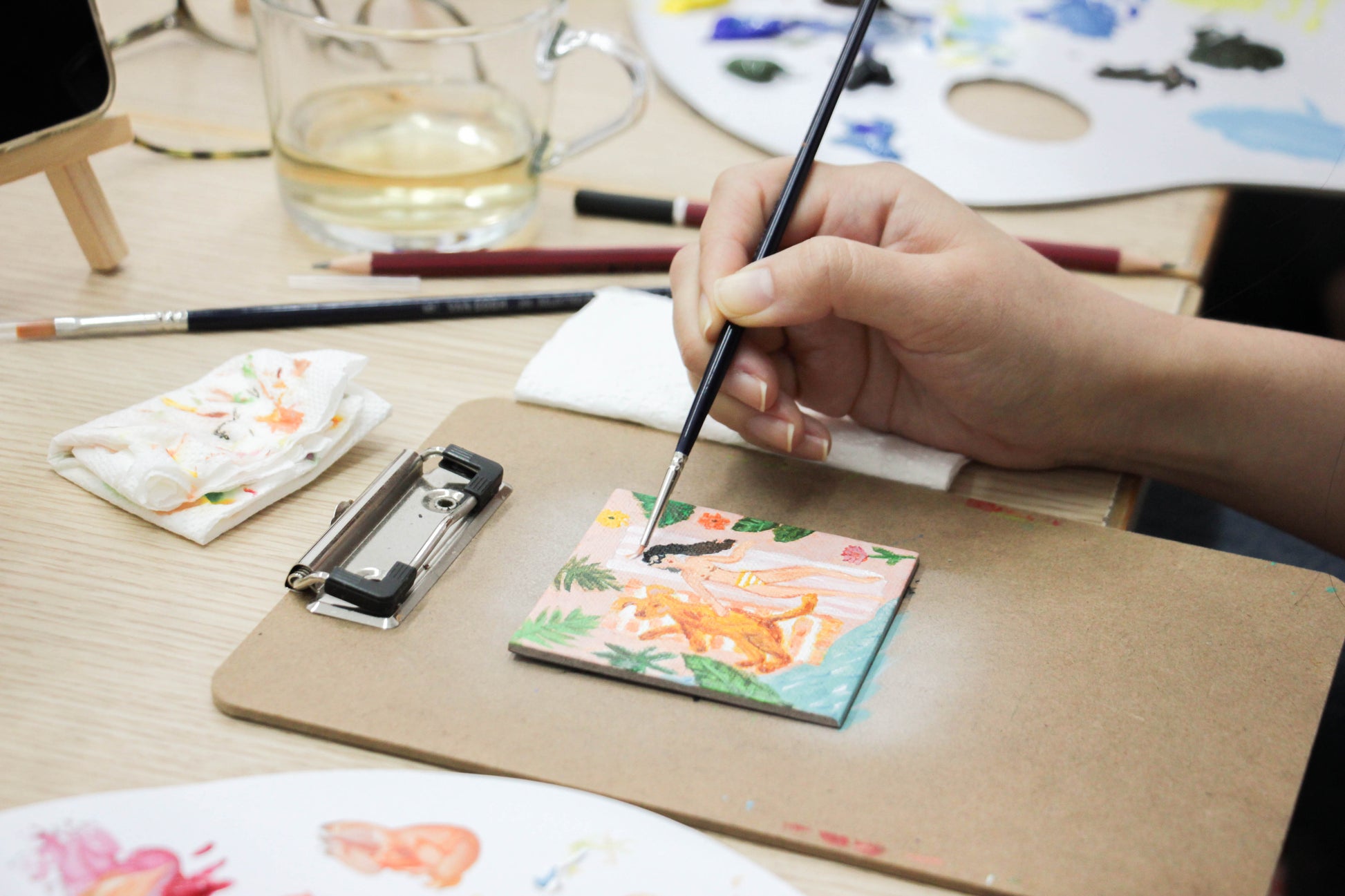 Painting Workshop "Experiences in Acrylic Painting" with Carolina in Porto, Portugal by subcultours