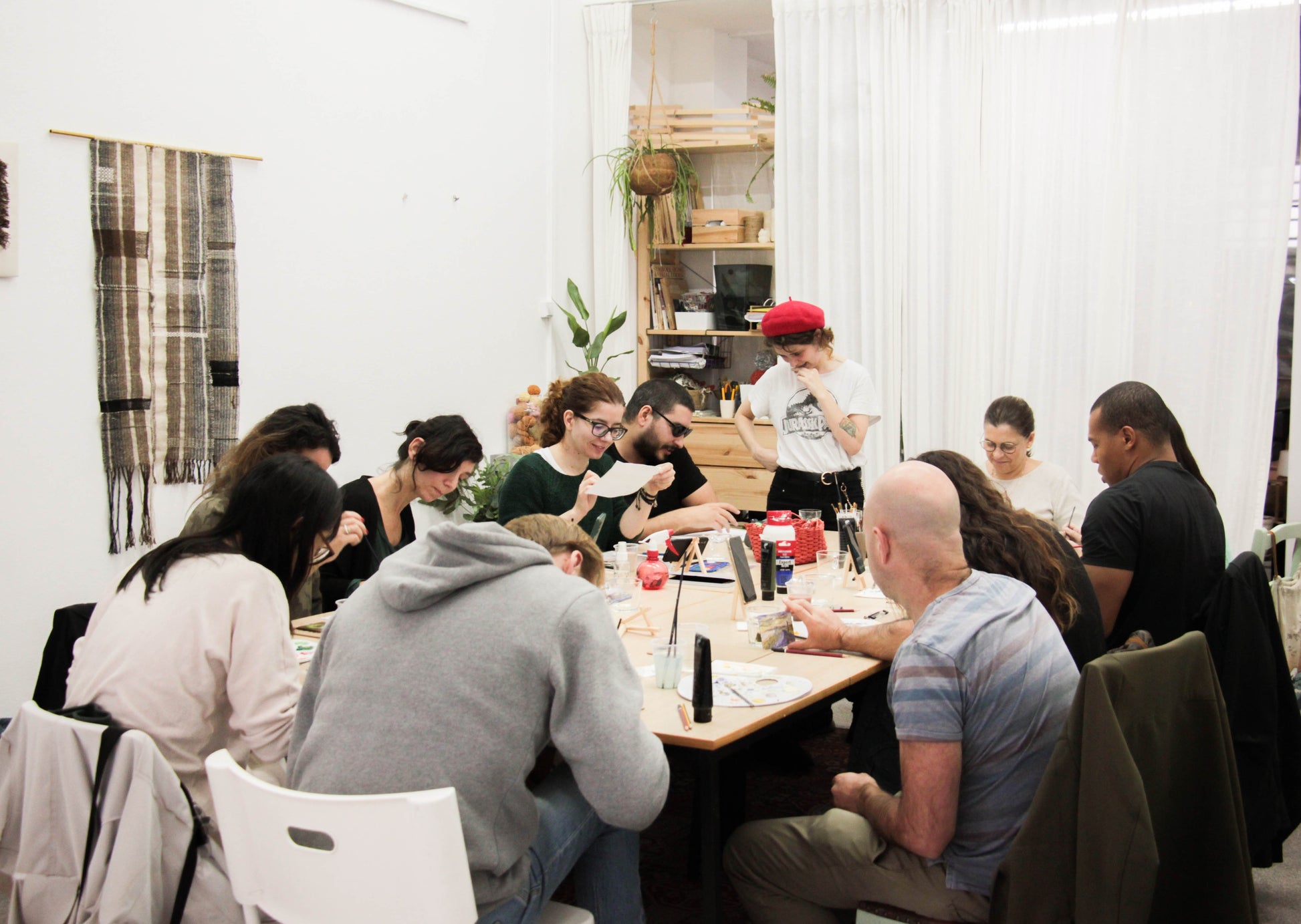 Painting Workshop "Experiences in Acrylic Painting" with Carolina in Porto, Portugal by subcultours