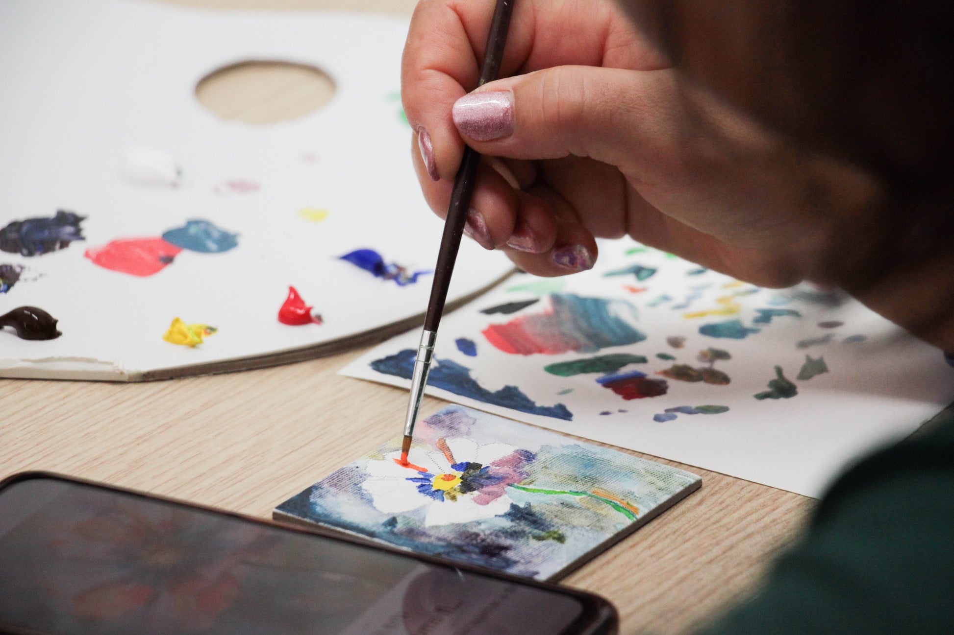 Painting Workshop "Experiences in Acrylic Painting" with Carolina in Porto, Portugal by subcultours