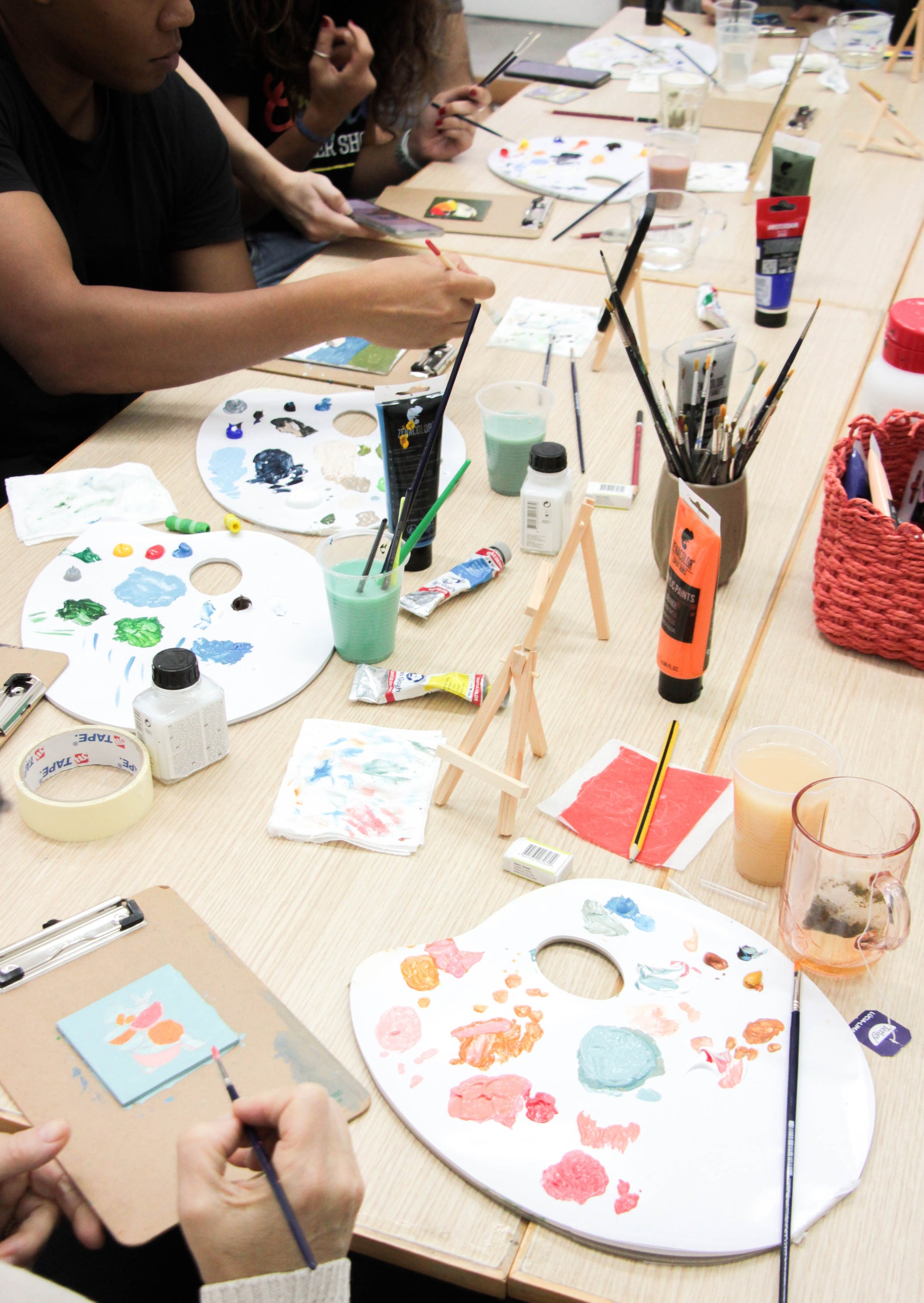 Painting Workshop "Experiences in Acrylic Painting" with Carolina in Porto, Portugal by subcultours