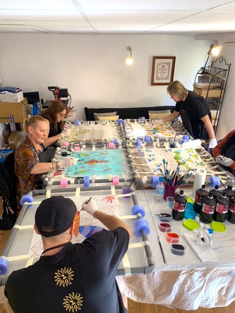 Painting Workshop "Paint Your Own Silk Scarf" with Eva in Valencia, Spain by subcultours