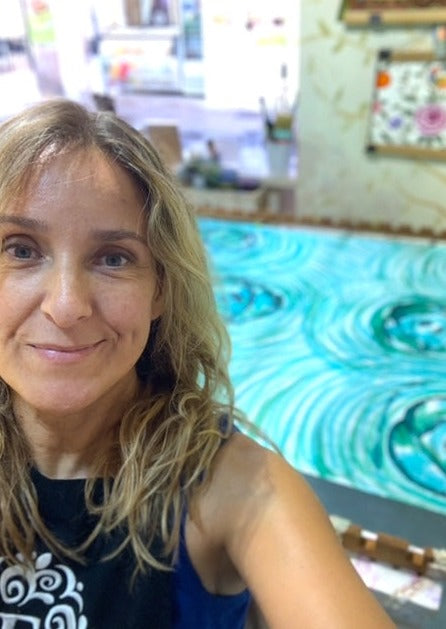 Painting Workshop "Paint Your Own Silk Scarf" with Eva in Valencia, Spain by subcultours