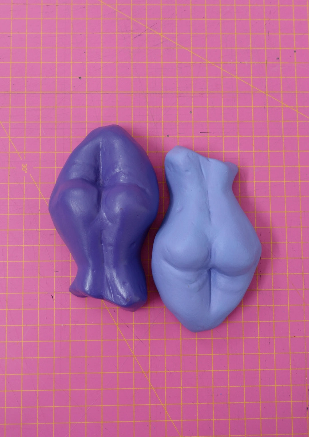 "Butt Sculptures - Painting Plaster Figurines" Workshop with Tobias in Cologne, Germany