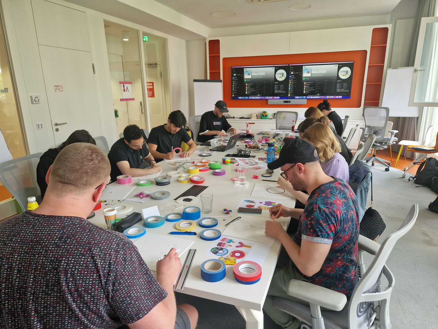 "Tape Art, Techno and Wine" Evening Workshop in Berlin, Deutschland