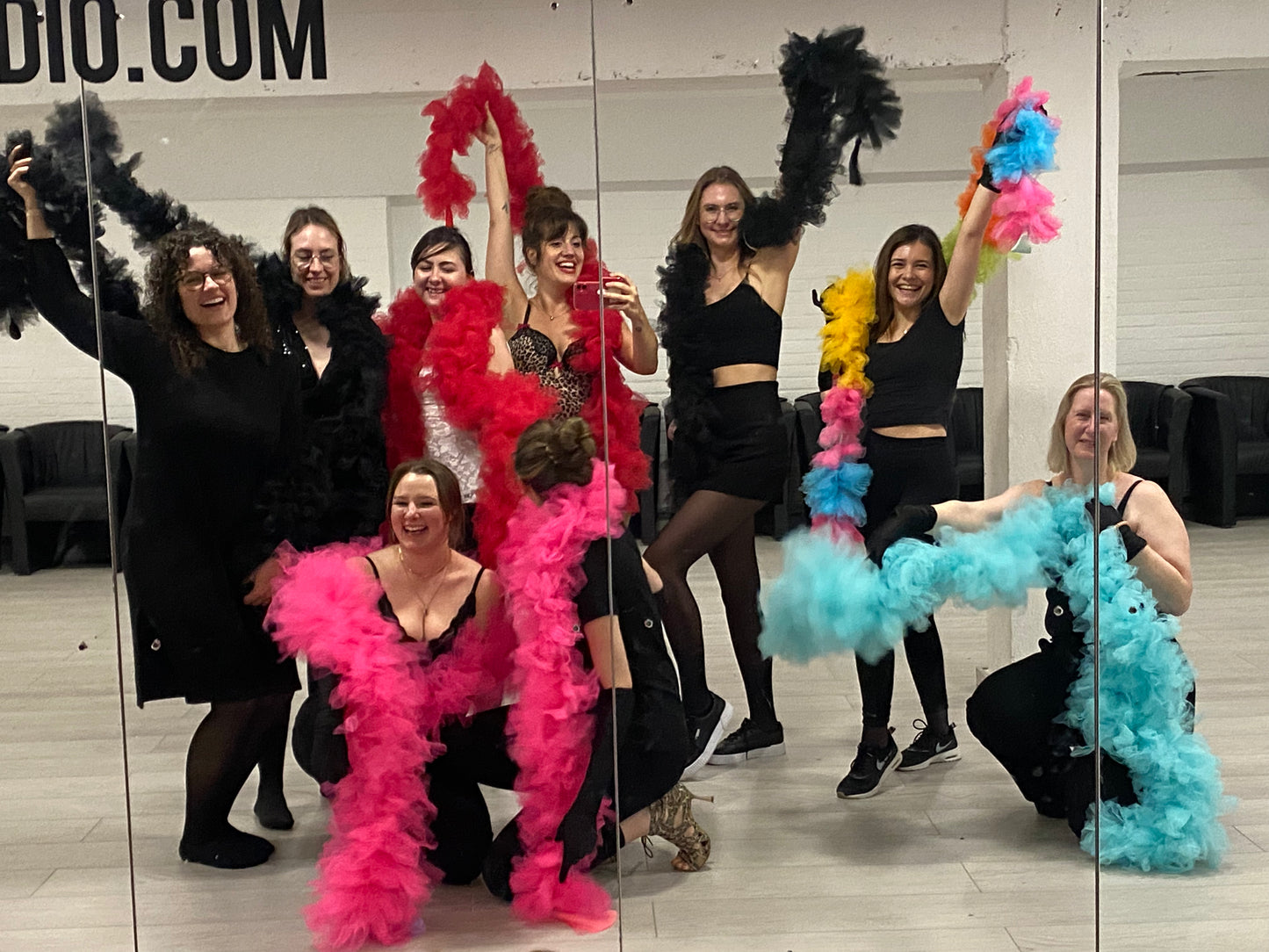 Burlesque Workshop with Nita and Anna in Cologne, Germany, group picture, by subcultours