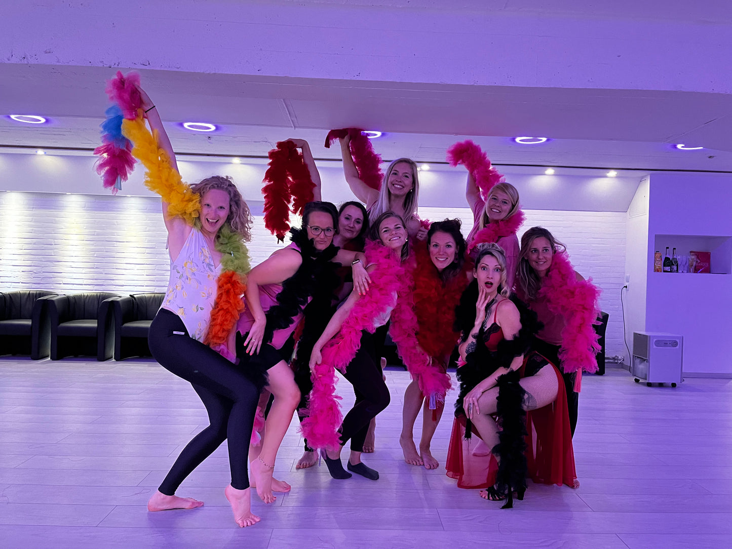 Burlesque Workshop with Nita and Anna in Cologne, Germany, group pic, by subcultours