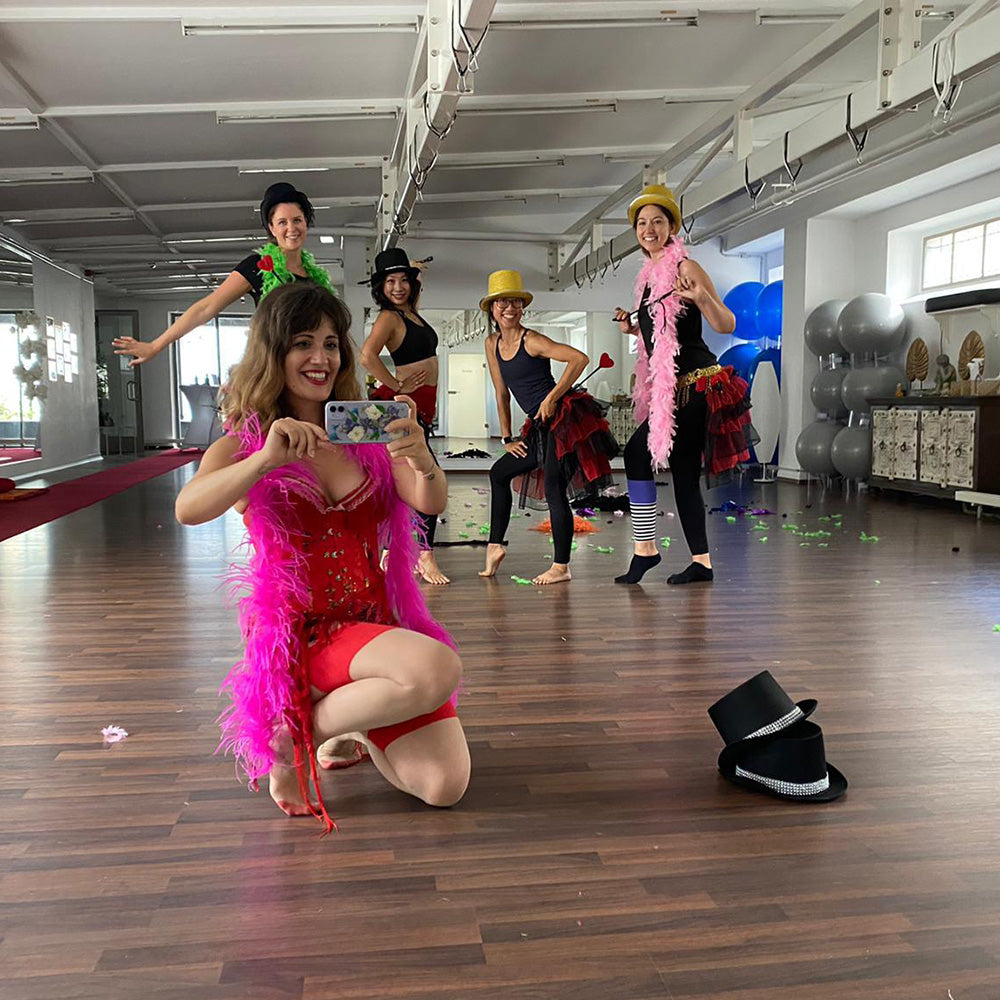 Burlesque Workshop with Nita and Anna in Cologne, Germany by subcultours