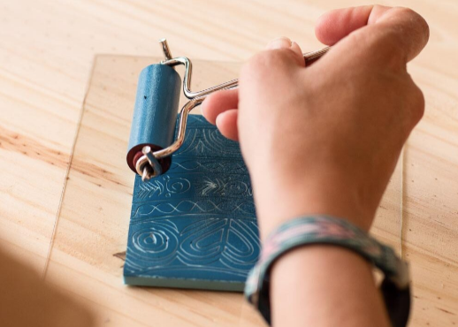 Linocut Workshop with Noémie in Plougastel-Daoulas, Brittany, France, by subcultours 9