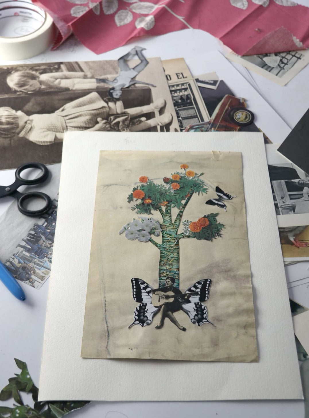 Collage Workshop "Collage with Dried Flowers and Images" with Polo in A Coruña, Spain by subcultours