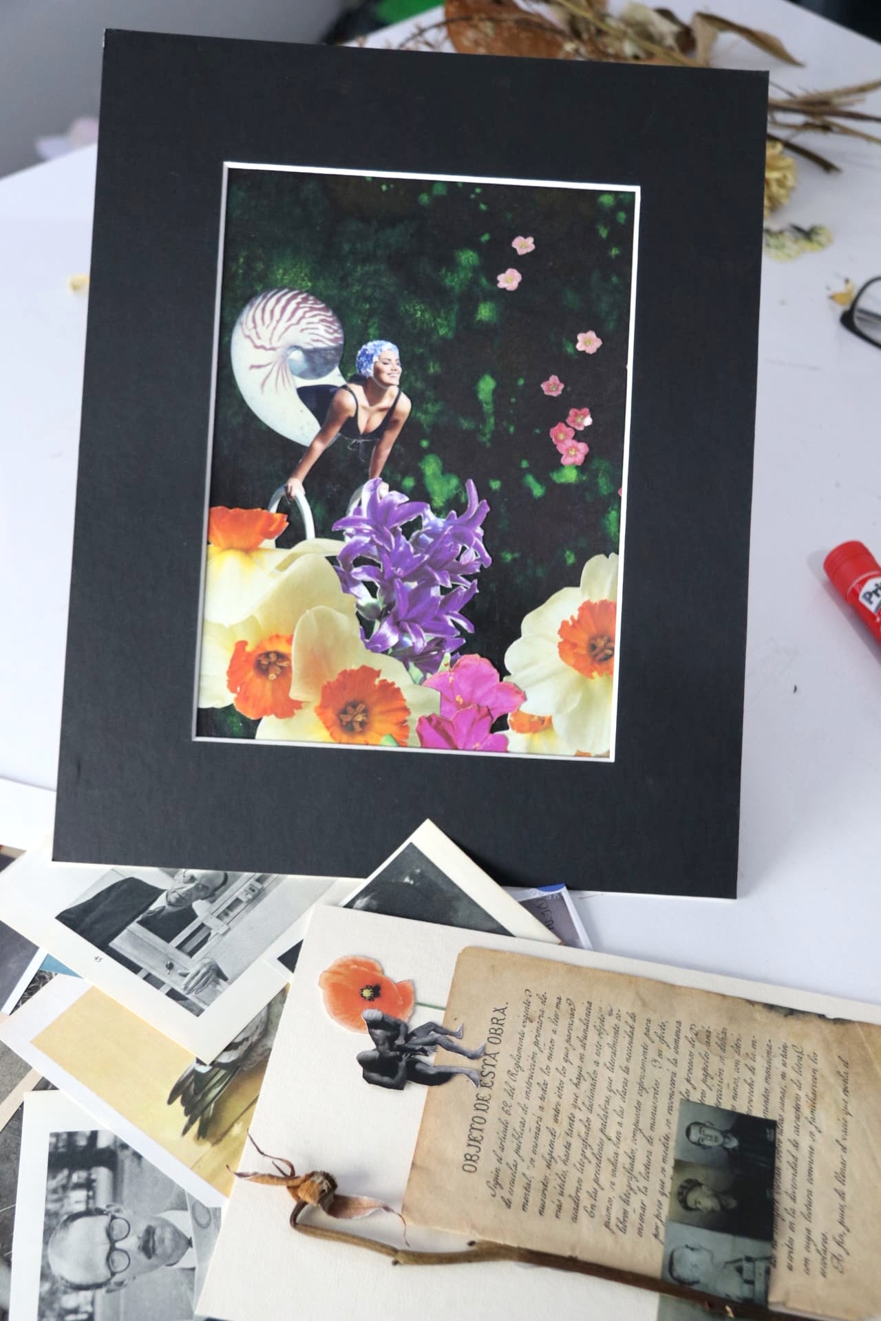 Collage Workshop "Collage with Dried Flowers and Images" with Polo in A Coruña, Spain by subcultours