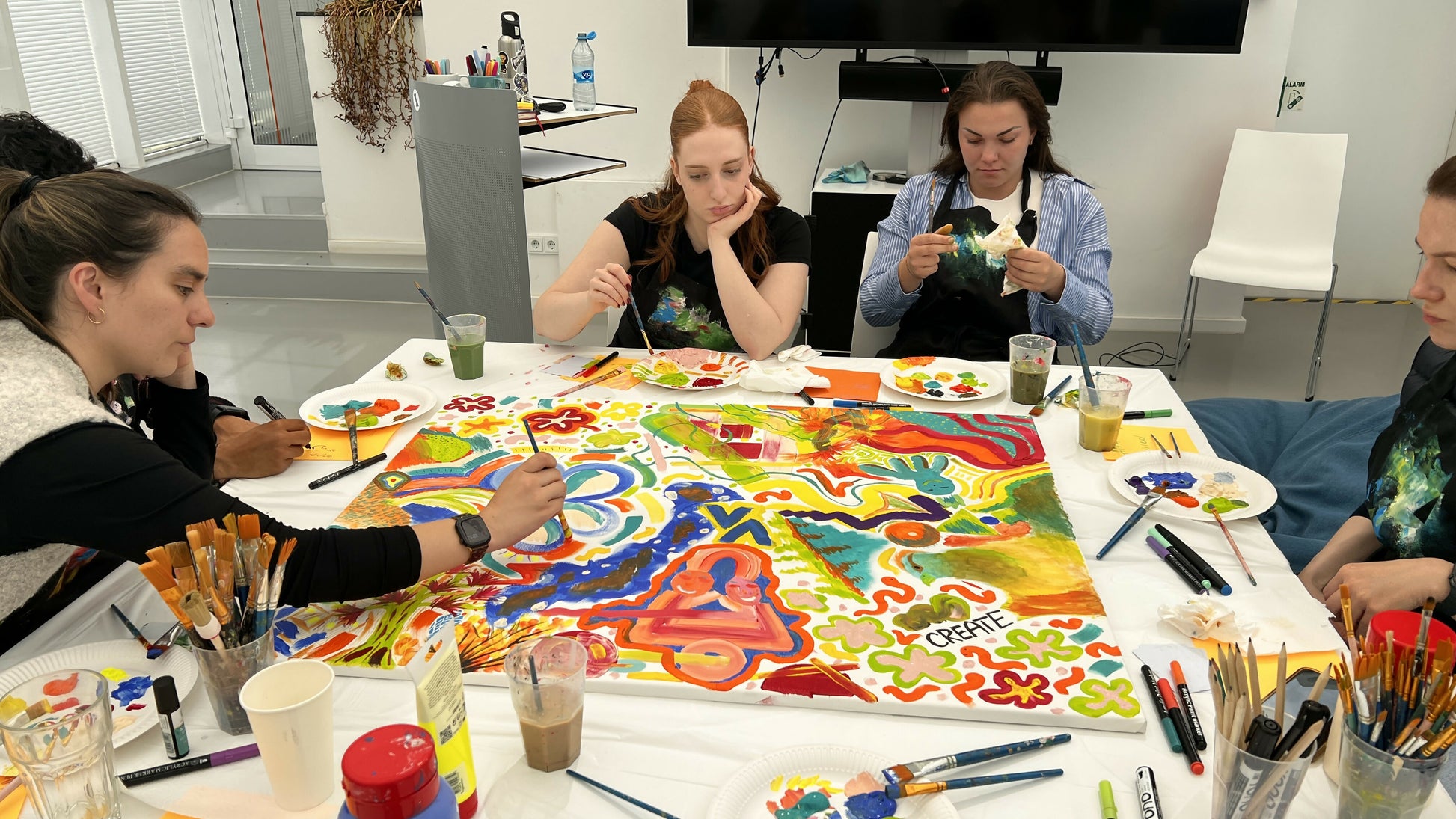 Creative_Team_Painting_Workshop_with_Ilinca_and_Team_in_Berlin_Germany_by_subcultours_1