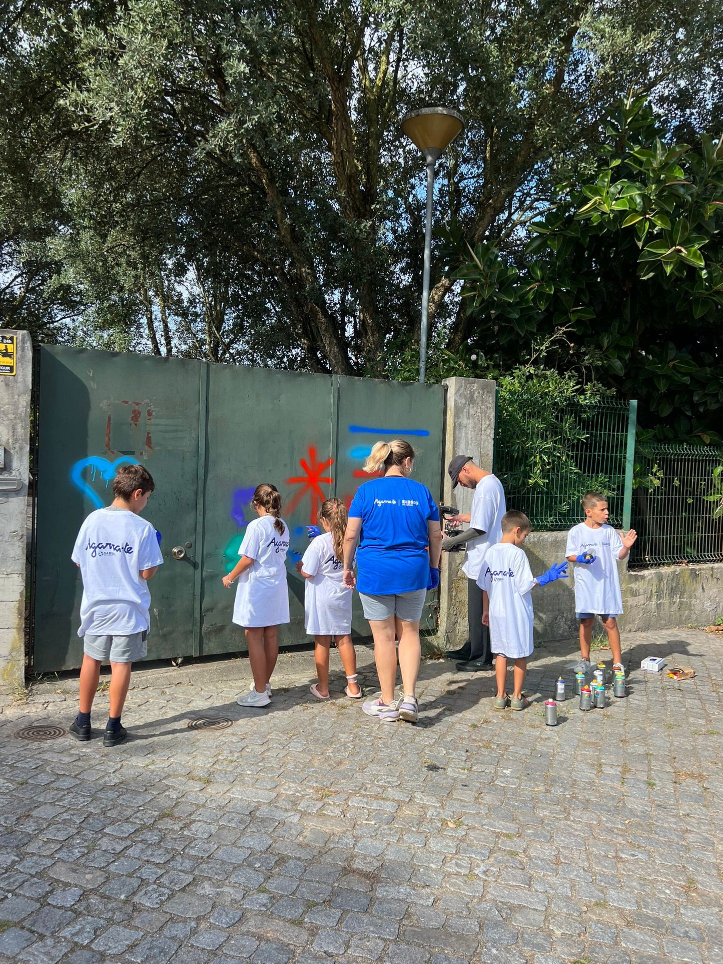Graffiti Workshop with street artist Mariana in Porto, Portugal by subcultours