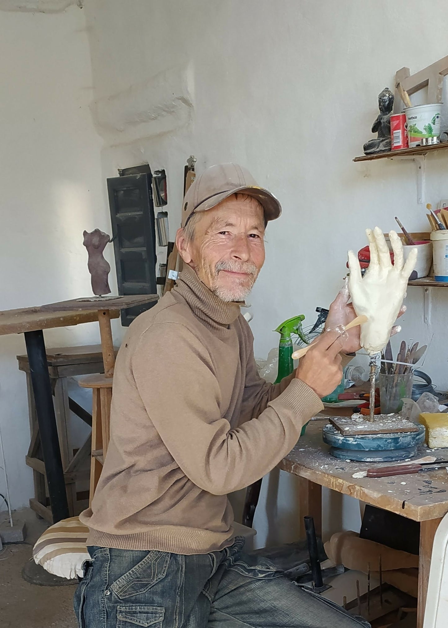 Hand Sculpting Workshop with Jeoma in Orgiva, Andalucia, Spain, the artist, by subcultours