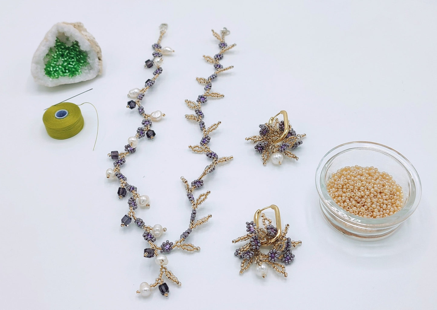 Jewelry Workshop "Fine Beaded Flowers" with Roxanei in Craiova, Rumania by subcultours