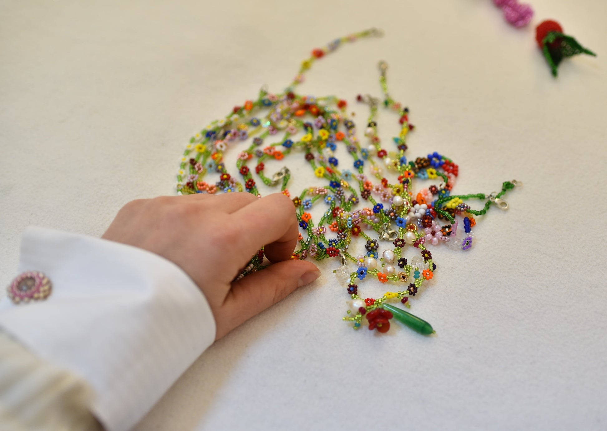 Jewelry Workshop "Fine Beaded Flowers" with Roxanei in Craiova, Rumania by subcultours