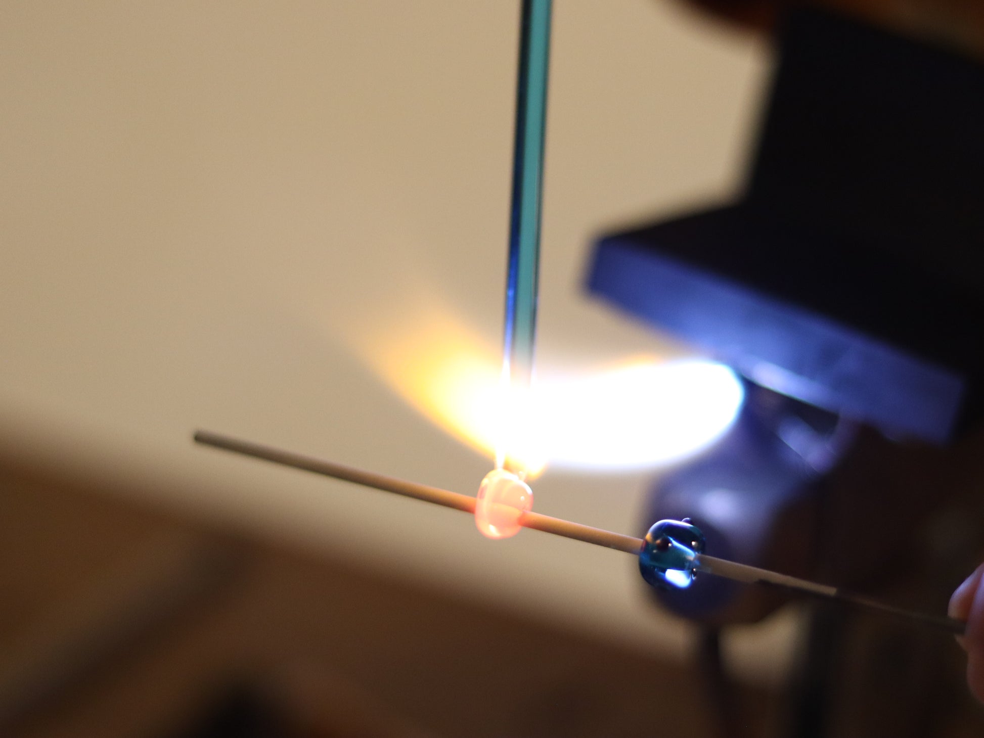 Lampworking Workshop "Create Your Own Jewelry Glass Beads" in Caldas da Rainha, Portugal, by subcultours 12