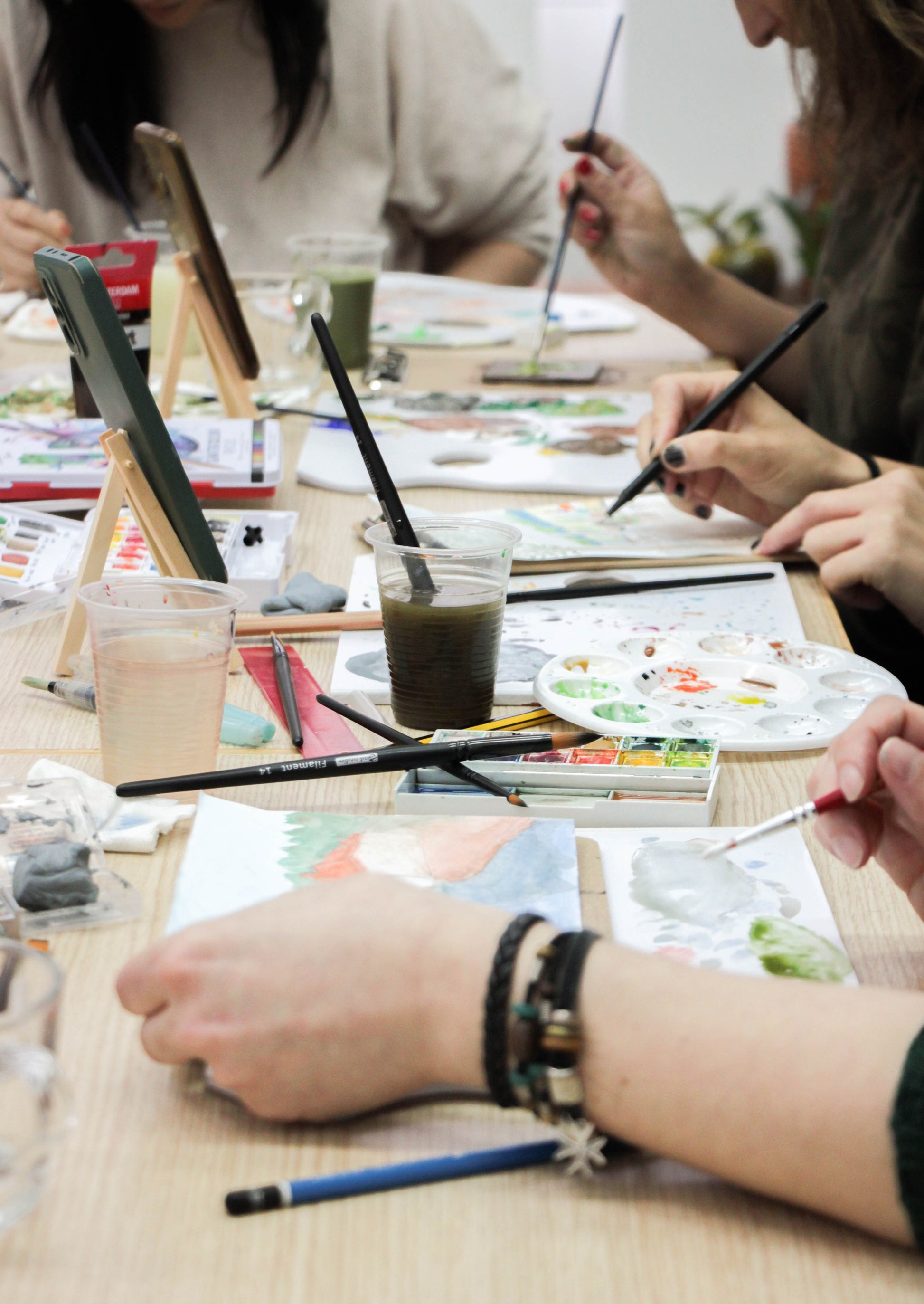 Painting Workshop "Experiences in Acrylic Painting" with Carolina in Porto, Portugal by subcultours