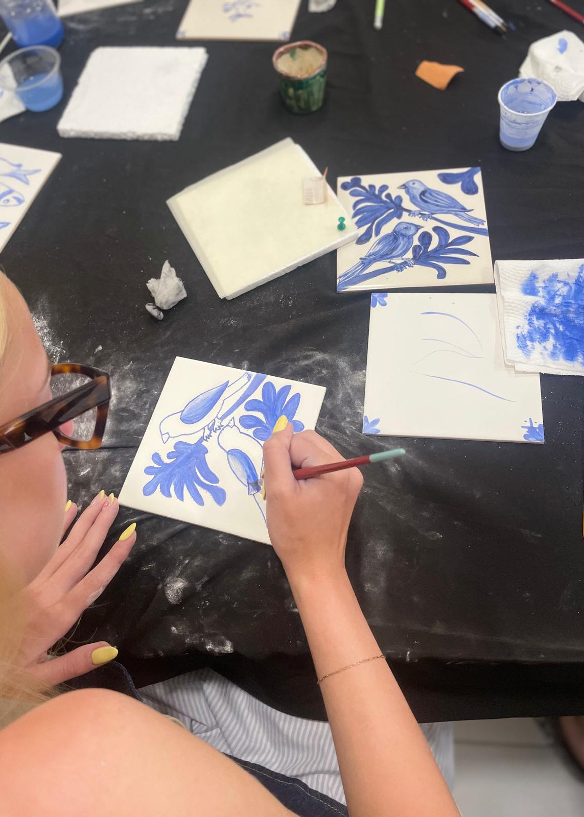 Taller de Pintura de Azulejos Portugueses con Carla en Faro, Algarve, Portugal