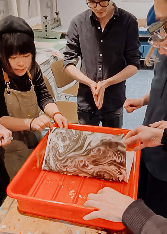 Suminagashi Art Experience Workshop mit Hailey in Hamburg, Deutschland