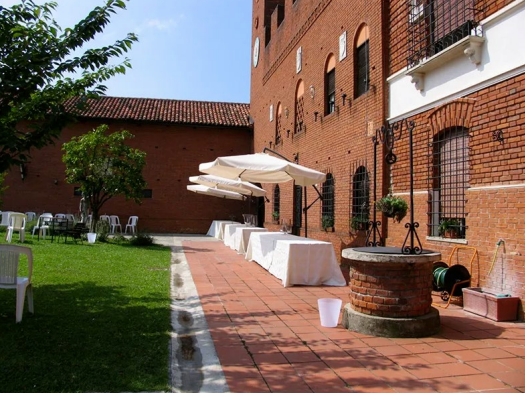 Painting workshop in an old-millenium castle in italy with the artist Ivo Sikarov