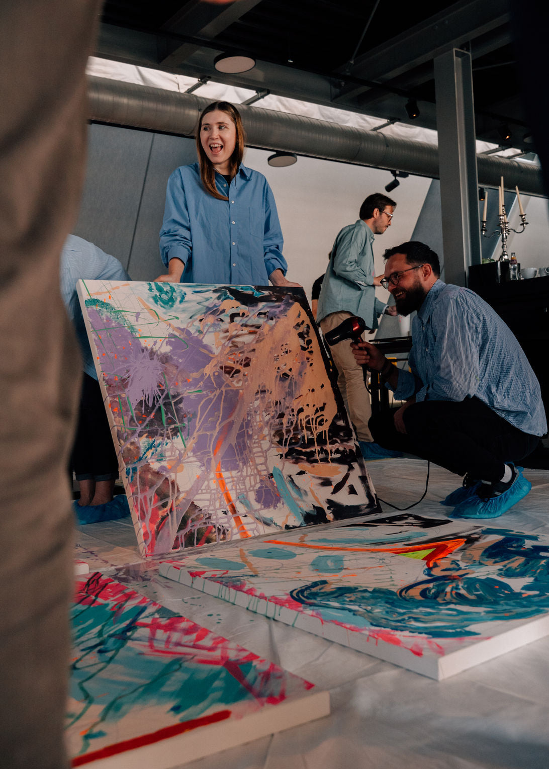 Workshop de pintura em silêncio para eventos de formação de equipes com Stefanie em Berlim, Alemanha