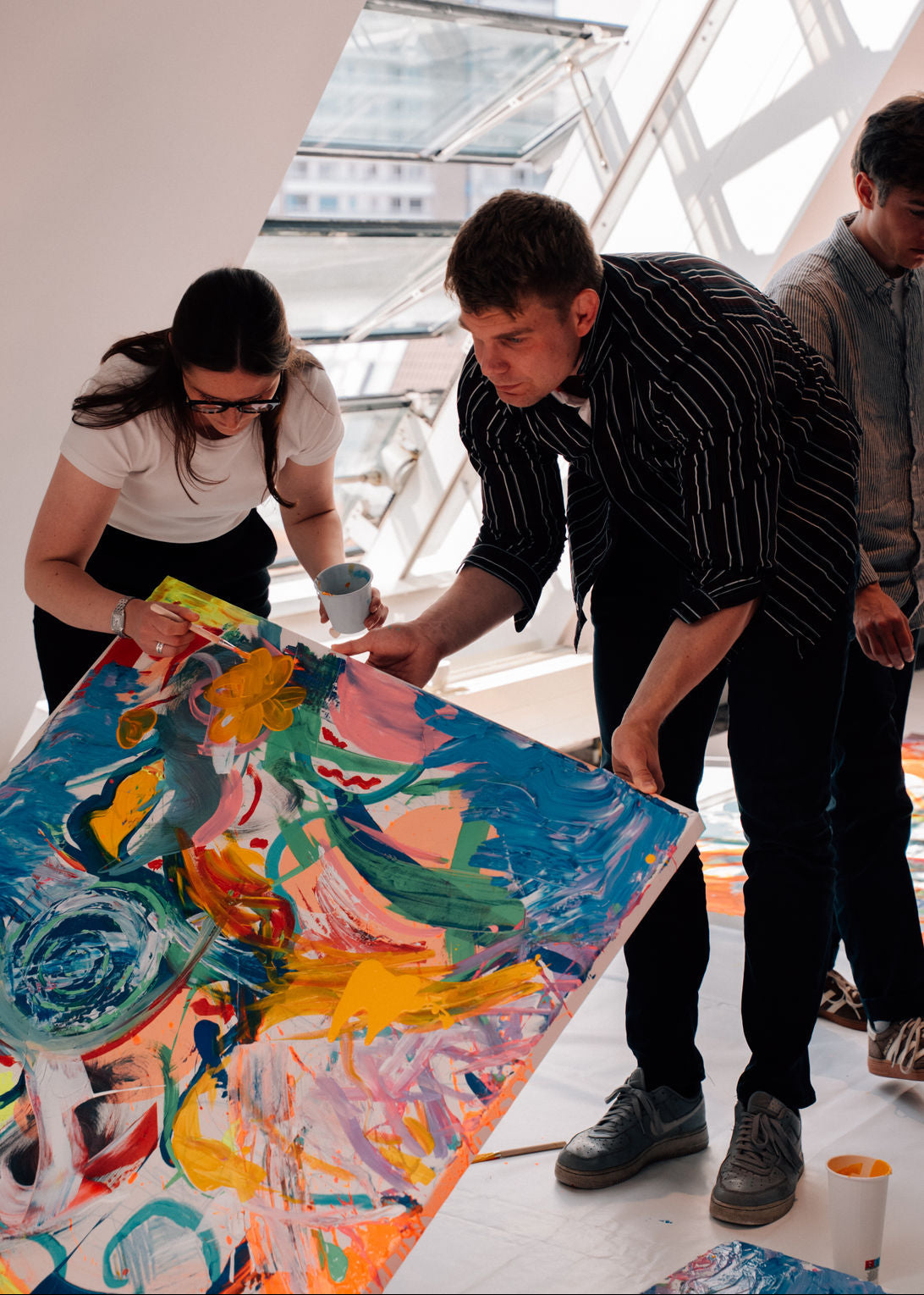 Workshop de pintura em silêncio para eventos de formação de equipes com Stefanie em Berlim, Alemanha
