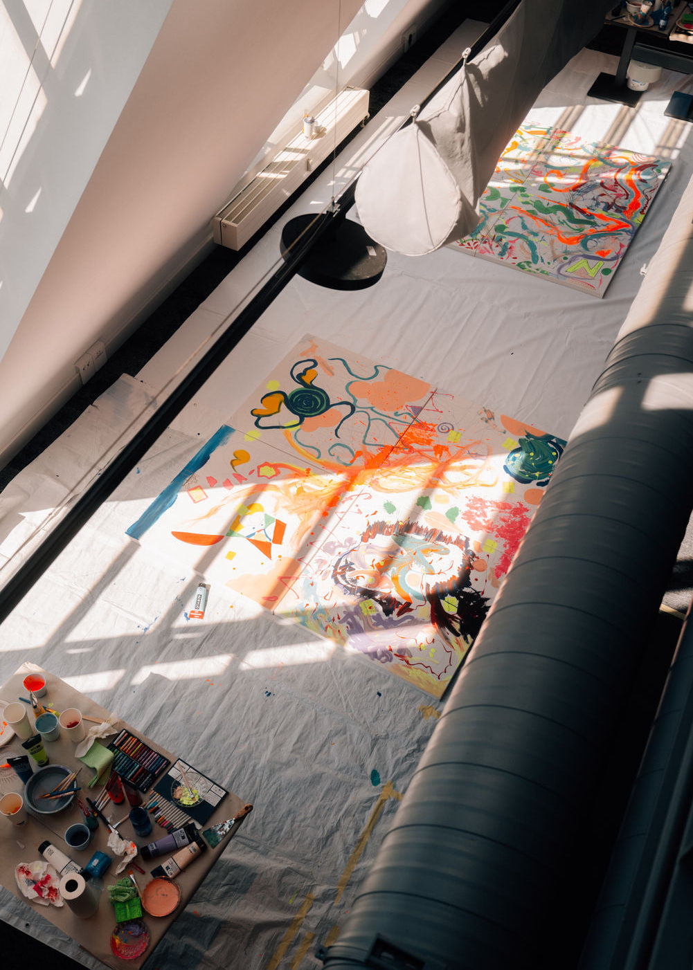 Workshop de pintura em silêncio para eventos de formação de equipes com Stefanie em Berlim, Alemanha