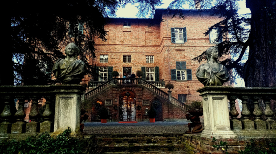 Painting workshop in an old-millenium castle in italy with the artist Ivo Sikarov
